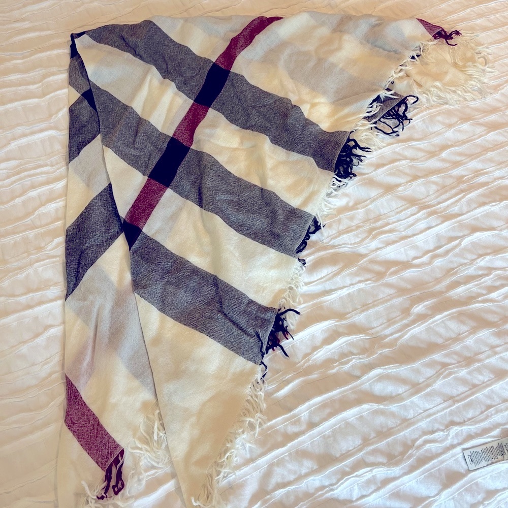 NWT Burberry color check wool scarf 110 cm - Picture 2 of 11